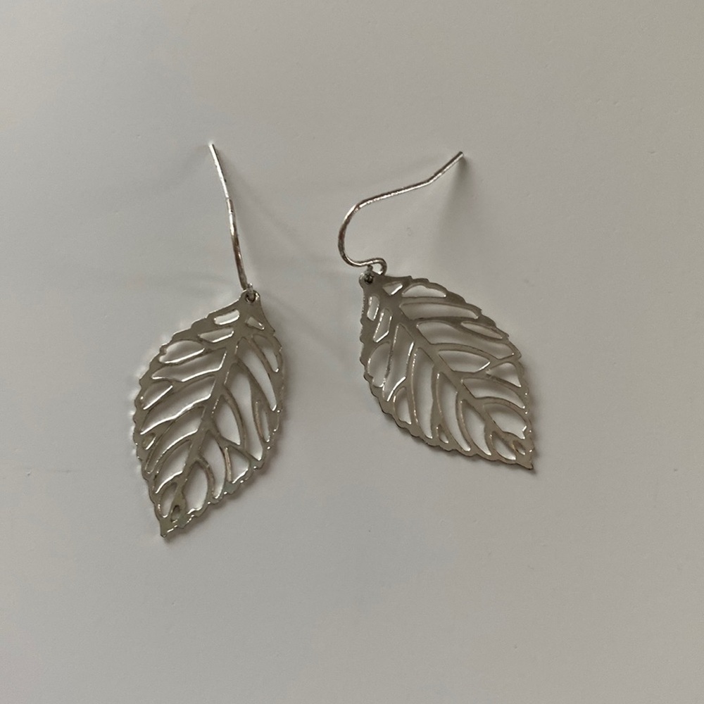 Silver tone leaf earrings dangle
